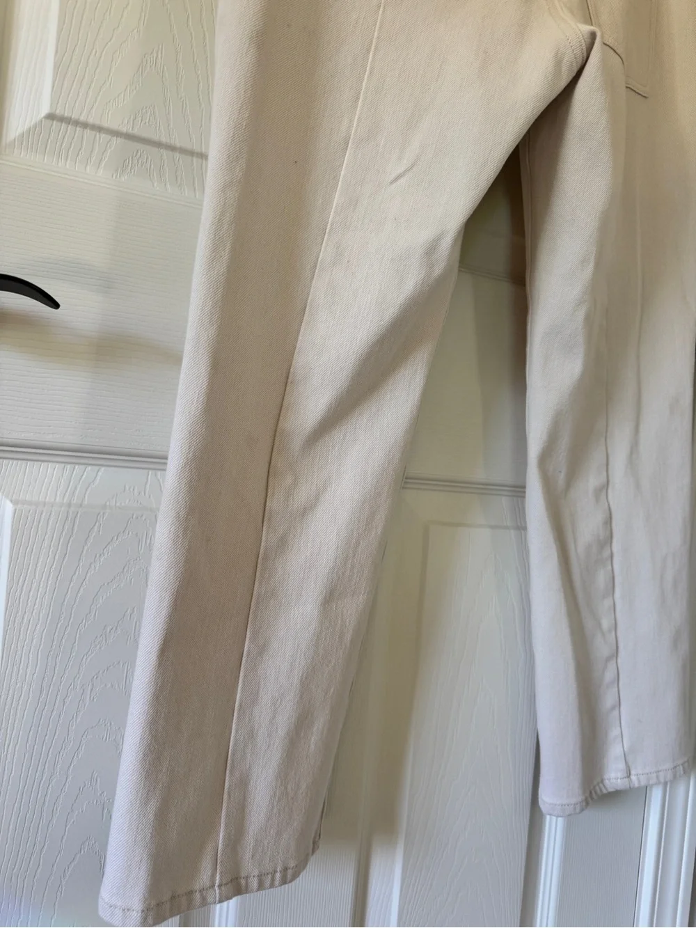 CAbi Soho Cropped Jeans in Cream - Picture 4 of 8